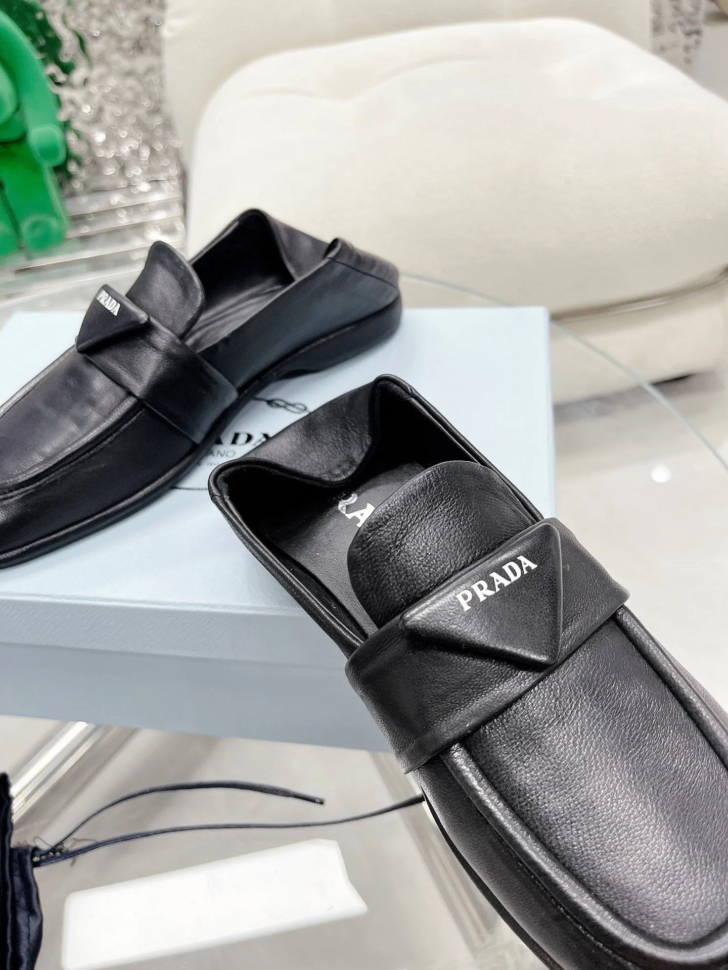 SE975 Prada Lambskin Leather Loafers / Size5-9