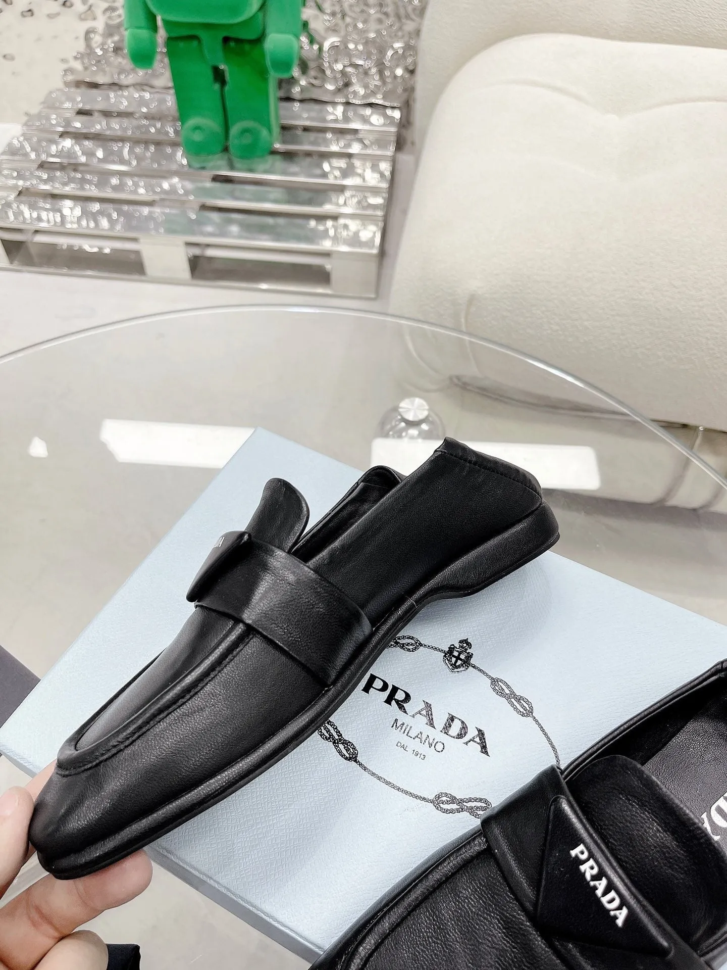 SE975 Prada Lambskin Leather Loafers / Size5-9