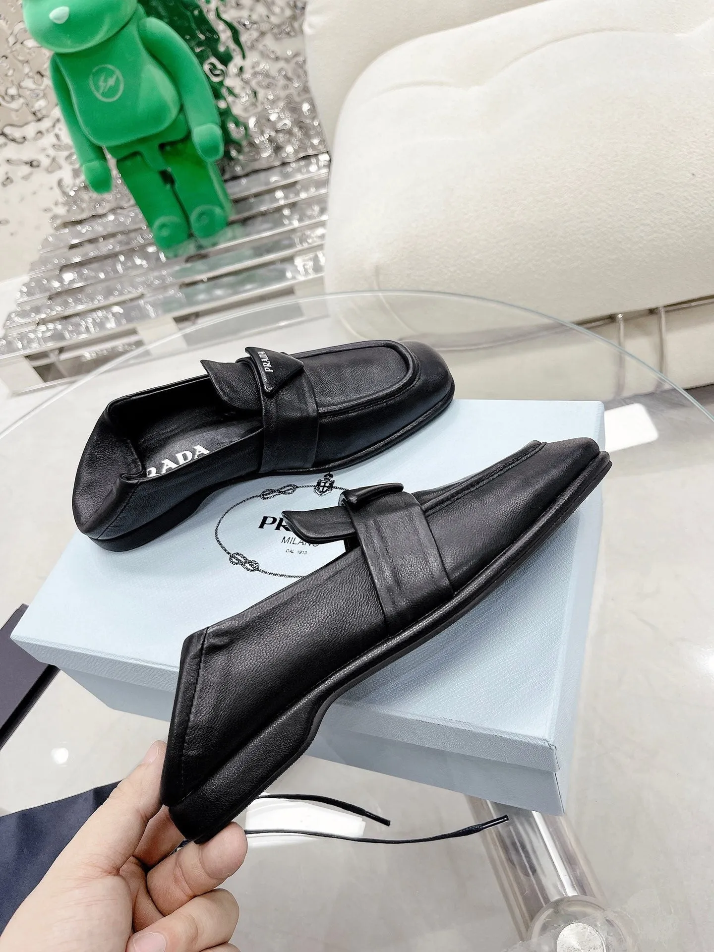 SE975 Prada Lambskin Leather Loafers / Size5-9