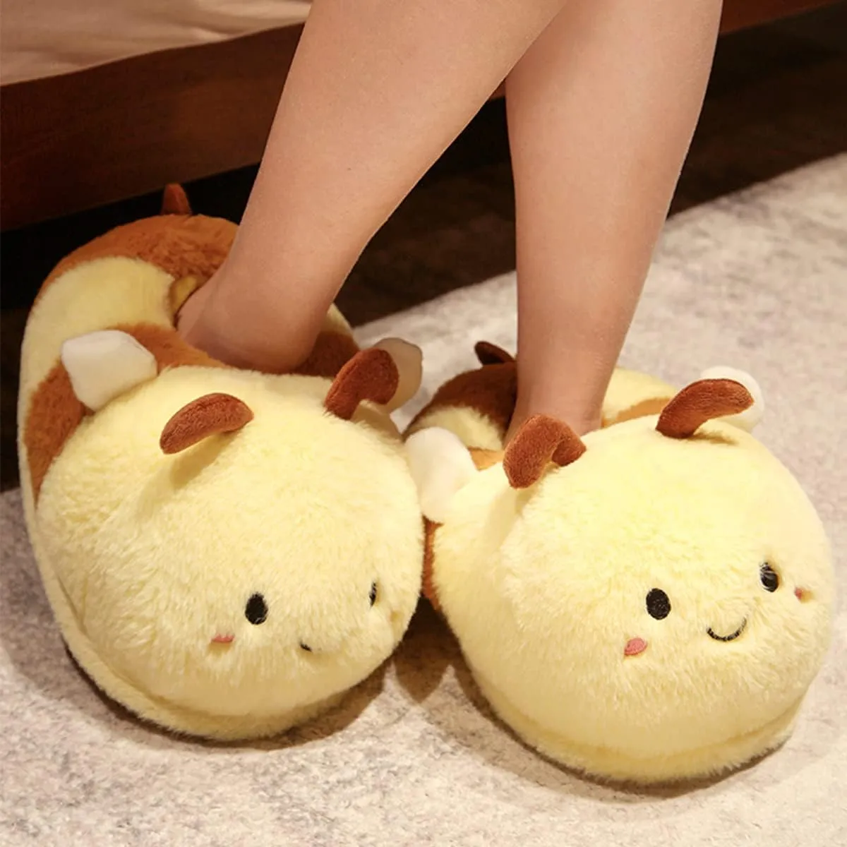 Women's Slippers Cute Bee Animal Slippers Funny Slippers Novelty Cozy Bumblebee Slippers Fuzzy Slippers Soft Winter Warm Slippers House Shoes